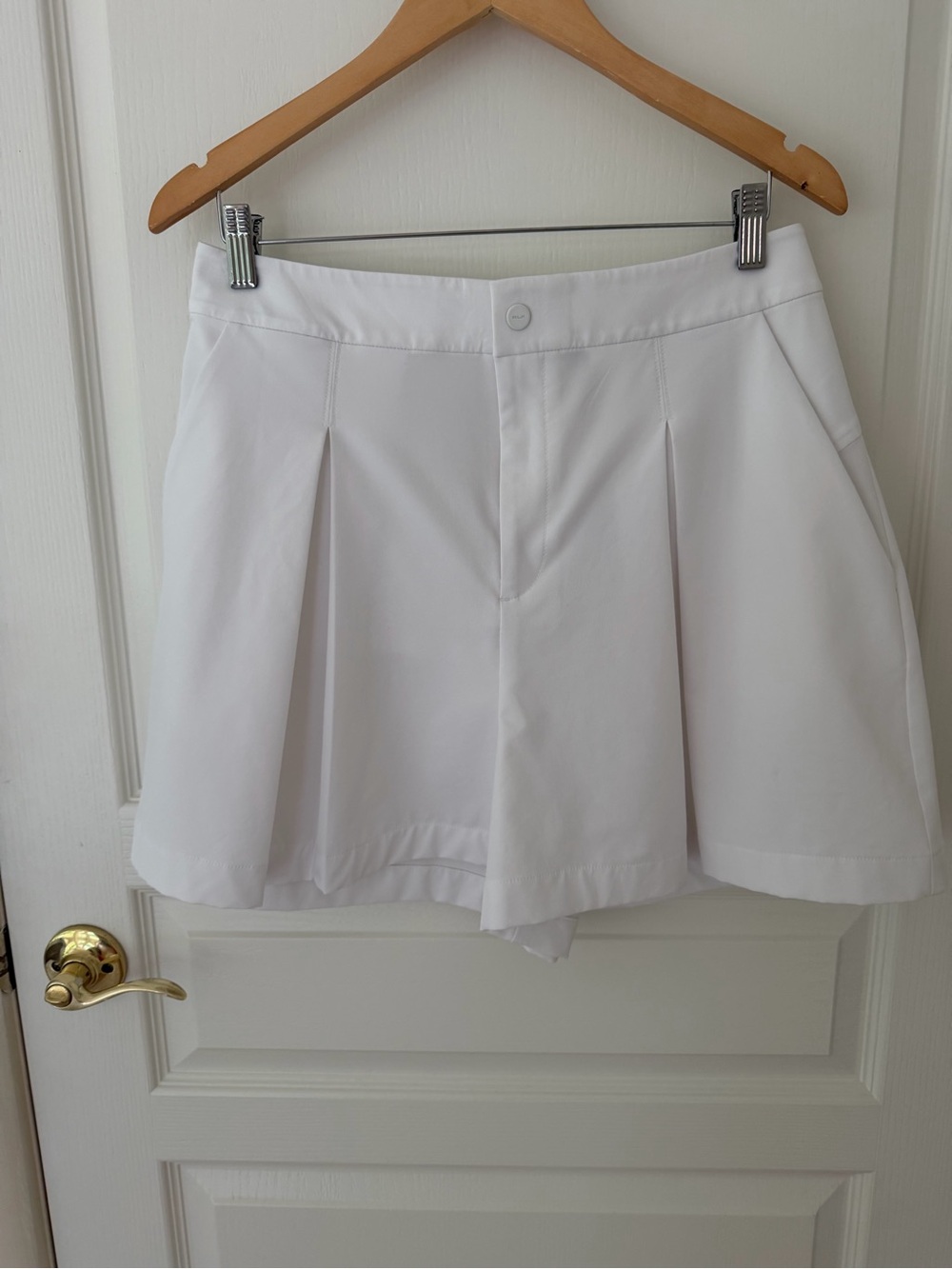 RLX Ralph Lauren White Pleated Shorts – Size M
